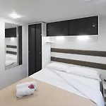 坎佩齐奥康卡多罗酒店 假日公园 3*
